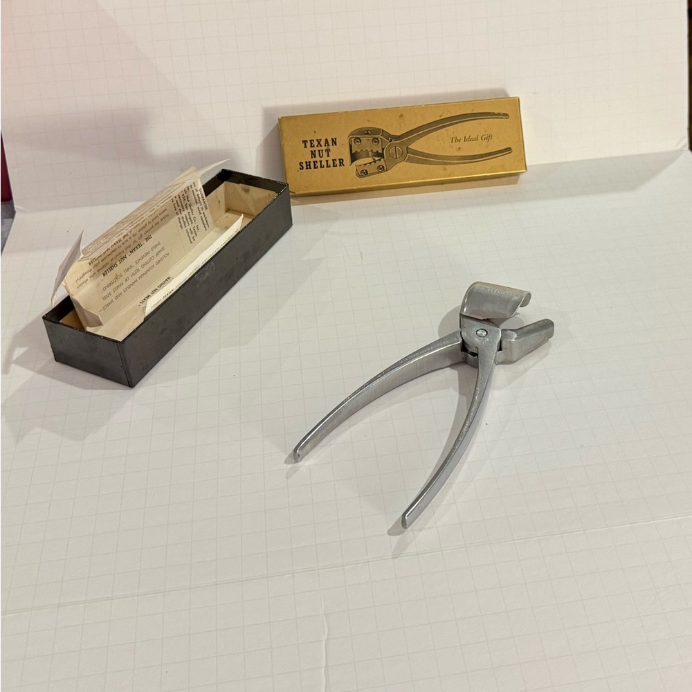 Texan Nut Sheller Hand Tool - Silver